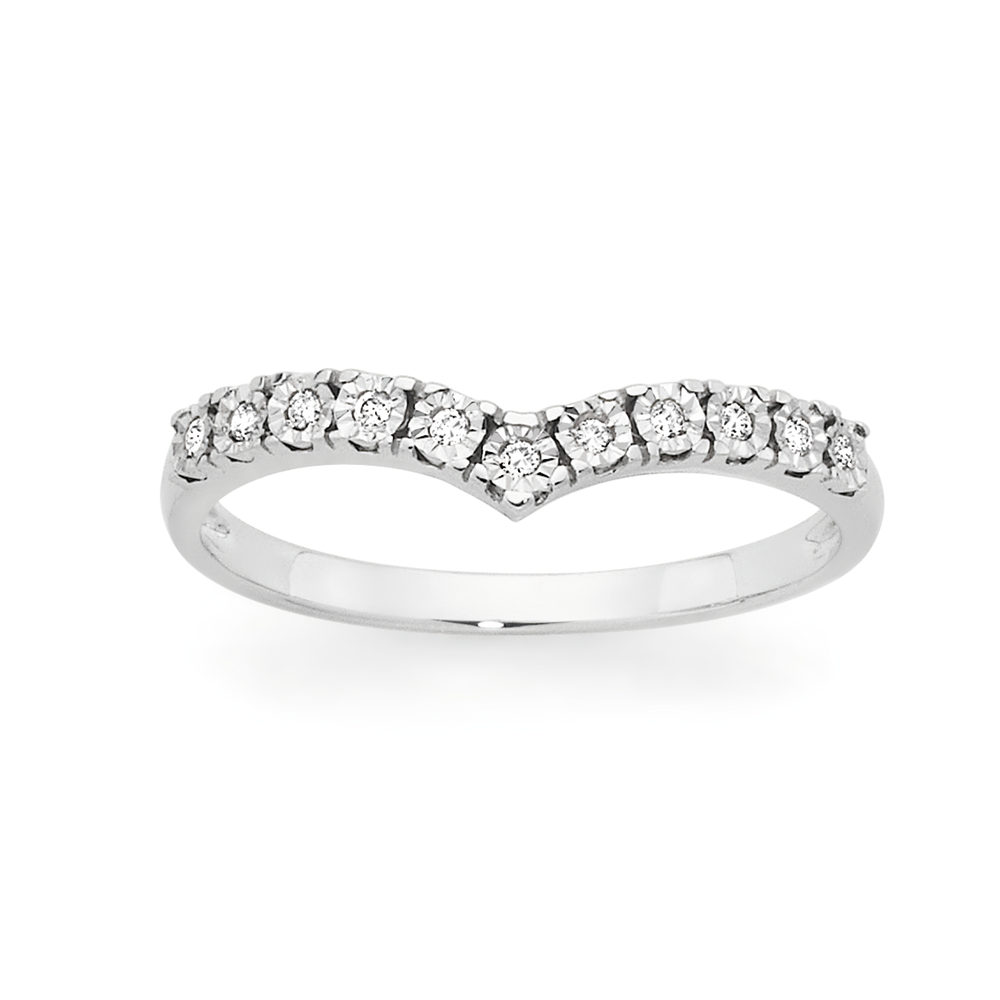 9ct white gold diamond shaped band